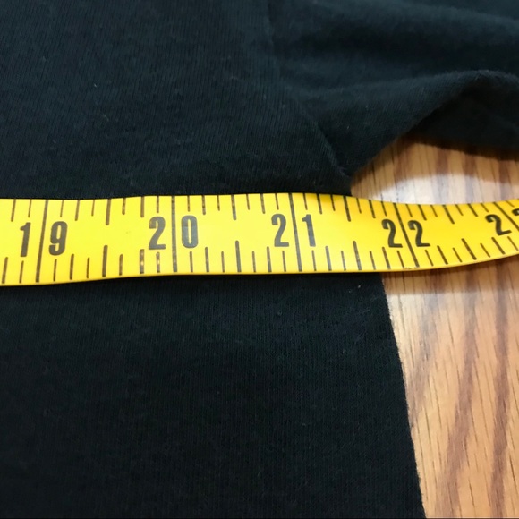 Johnny Cash Flipping the Bird T-shirt - Picture 6 of 7